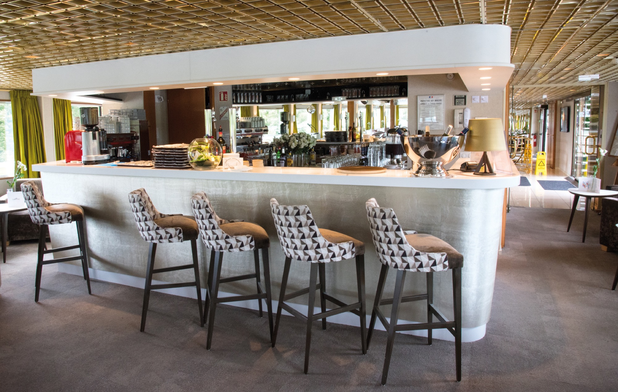 CroisiEurope MS France Bar.jpg